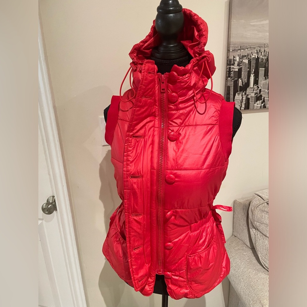 Women’s puffer vest red